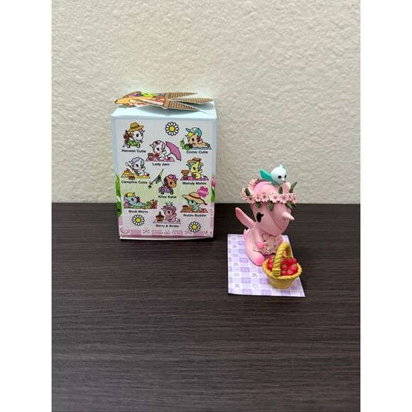 Tokidoki Picnic Party Unicorno Blind Box Figure - Berry & Birdie - Picture 4 of 5